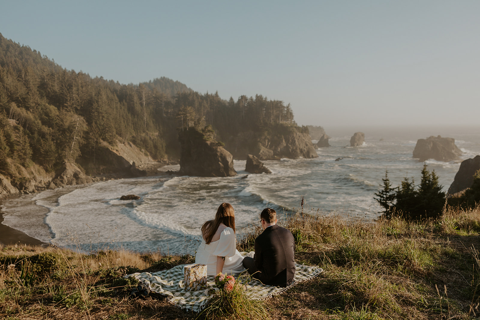 Oregon Coast elopement picnic