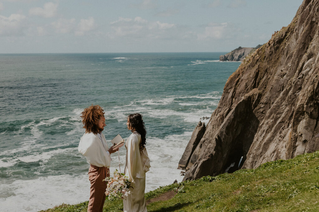 Oregon Coast cliffside elopement