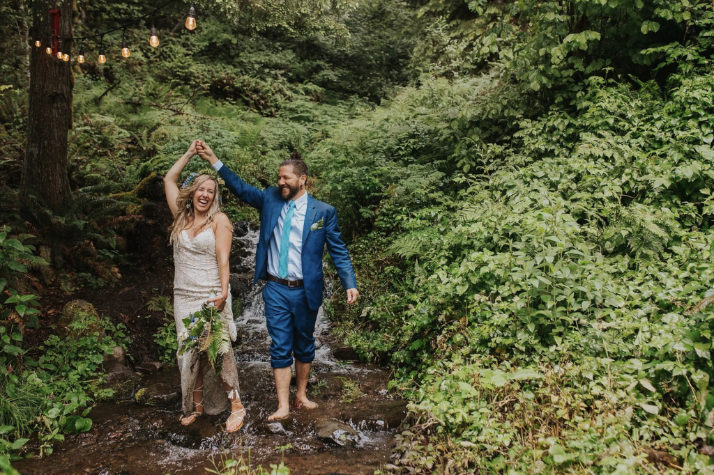 Columbia Gorge Elopement - Northwest Oregon - Places to Elope near Portland, OR