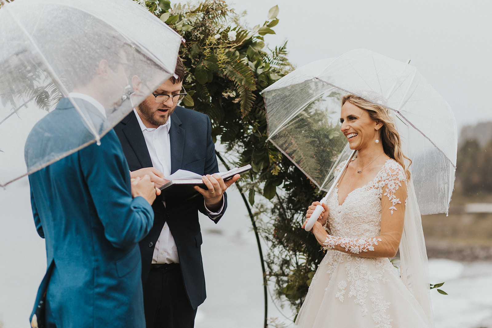 Why You Should Hire an Officiant for Your Elopement – Oregon Officiant