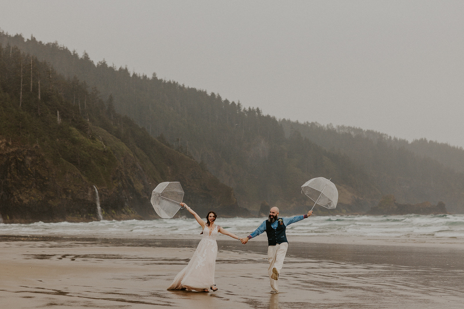 Rainy Oregon Coast elopement