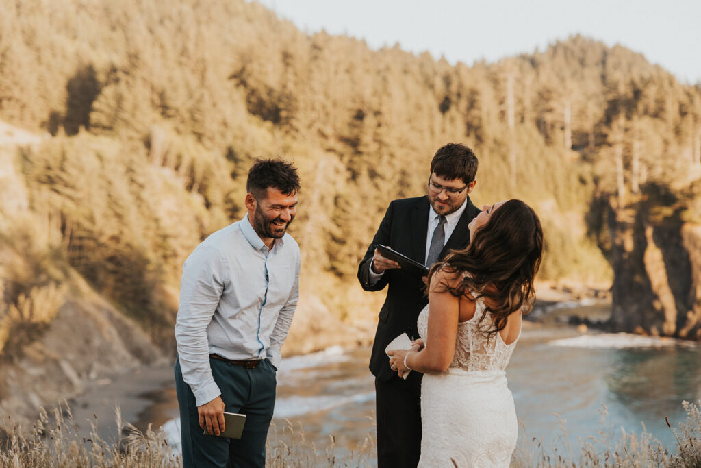 Oregon Coast elopement officiating with Venturing Vows
