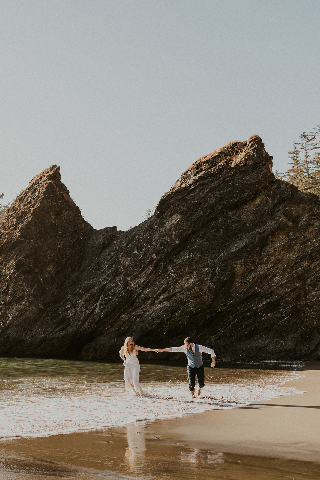 Brookings, OR elopement at Secret Beach in Samuel H. Boardman State Park