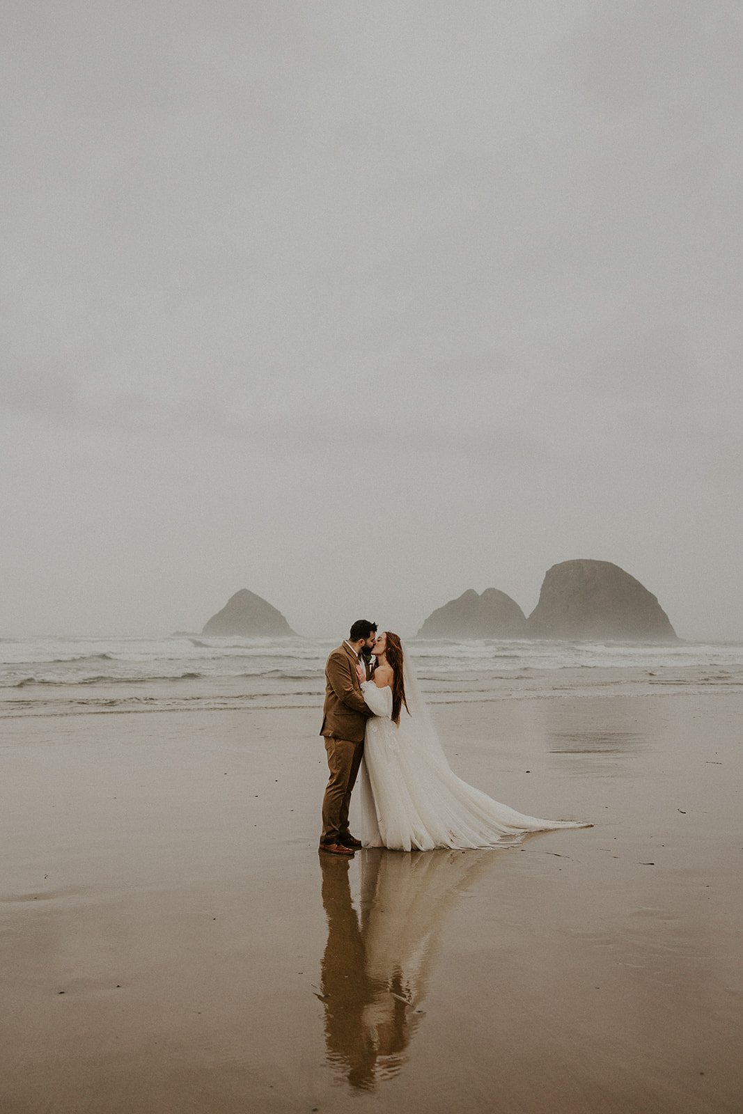 Oregon Coast beach elopement in the rain