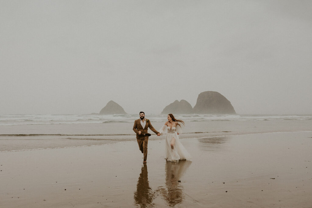 Oregon Coast beach elopement in the rain