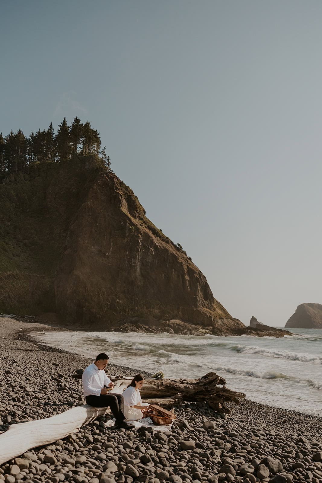 Couple sharing a picnic during their elopement on the Oregon Coast